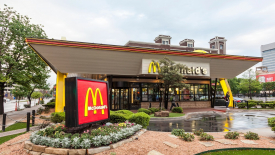 В Казахстане продолжило работу большинство ресторанов McDonald's